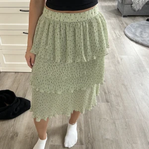 Volangkjol prickig - Volangkol prickig som ej kommer till användning💗