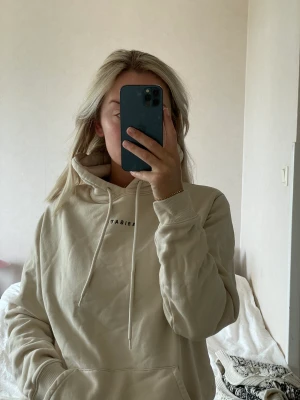 Hoodie - Hoodie ifrån Axel Arigato. Det är en ” Herr ” tröja i storlek XS.