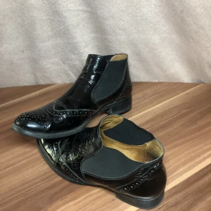 Glansiga läder skor - Fina och bekväma skor, använda 