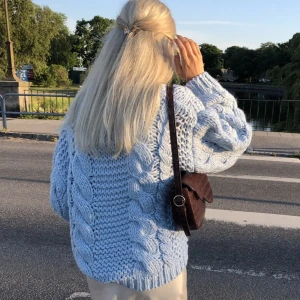 Somrig stickad  - Superfin stickad från NA-KD, HarS/M.