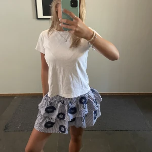 Volangkjol - Supersnygg Volangkjol från Lindex. Aldrig använd. (Billigare frakt genom ”köp nu”)