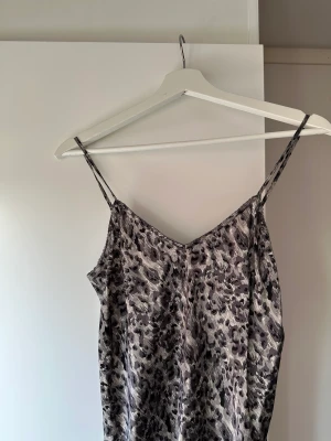 Linne  - Secondhand Linne i silke