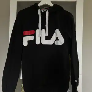 En svart fila hoodie med huva Sparsamt använd Storlek XS