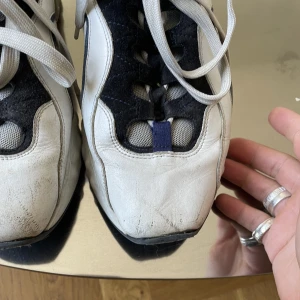 Acne sneakers  - Välanvända acne sneakers i strl 40. Finns absolut fler säsonger i dessa, otroligt sköna. 