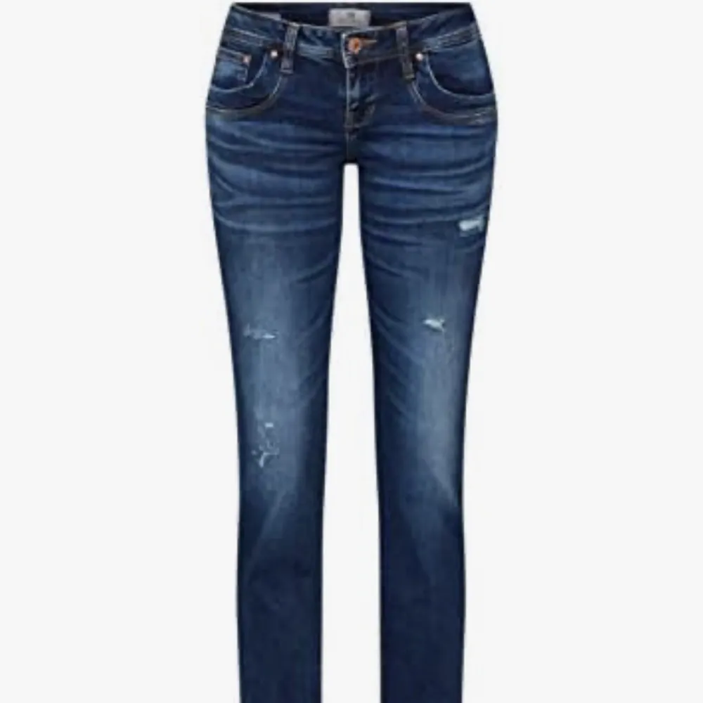 Lånade bilder! super snygga lågmidjade ltb jeans i modellen valerie, storleken är samma som på bilderna, pris kan diskuteras. Jeans & Byxor.