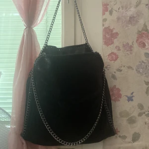 Stella McCartney  - Säljer oanvänd Stella McCartney 