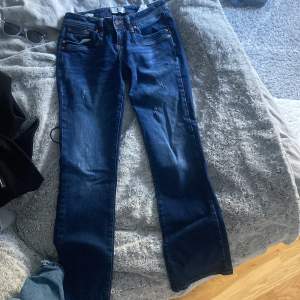 Utsvängda ltb jeans i stl W26 L30