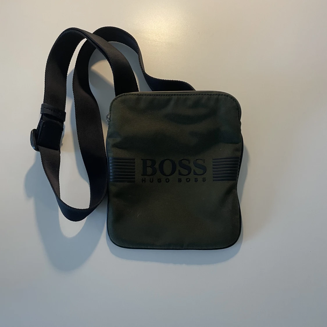 Hugo Boss axelväska