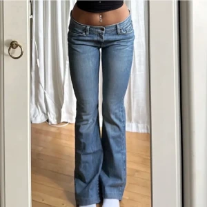 Amberc & fiitch jeans  - Laddar upp annonsen igen, Vintage jeans från ambercrombie & fiitch. Jätte snygga och sitter helt perfekt men har tröttnat på de ☺️ inga defekter eller annat. Innerben=79 midja=80