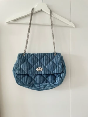 Väska - Väska från BECKSÖNDERGAARD. Nypris 850 kr. Endast använd ca 2/3 gånger 