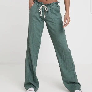 Roxy linnebyxor - Säljer nu mina nya Roxy linnebyxor då som bara inte kommer till användning💕 nypriset ligger på 599kr och dom är knappt använda! Hör av er vid fler frågor 