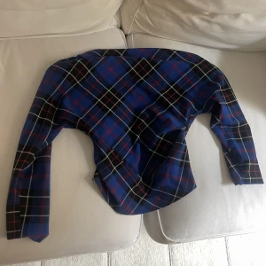 Zara topp - Zara topp storlek M. Påminner om vivienne westwood 