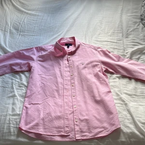 En rosa Gant skjorta  - Jätte snygg och stilig skjorta till våren 