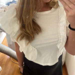 Topp från Gina  - Säljer denna topp från Gina i strl xs🤍