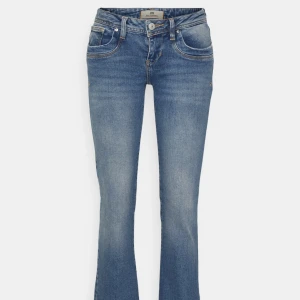 Ltb valerie - Säljer dessa Ltb jeans i modellen valerie som är low waist och bootcut Strl 28 i midjan, 34 i längd ❤️midjemått(rakt över) 38 cm, Innerbenslängd 80cm