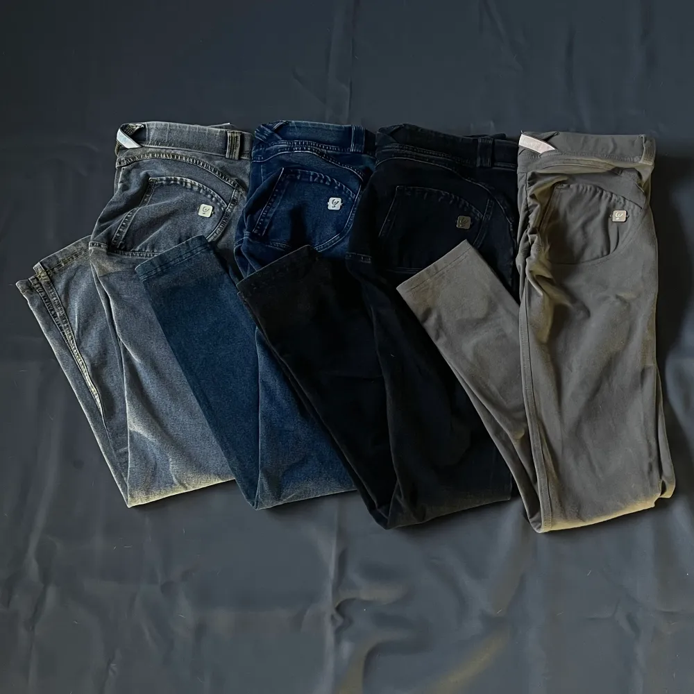 Helt nya, oanvända byxor Freddy Wrup pantalone lungo- 399 kr  Blue, stl. XS & L Black, stl. XS, S & M Green, stl. S & M Grey, stl. S Drome zipper pants- 249 kr Blue, stl. M & L Green, stl. XS, S & M Black, stl. M Grey, stl. XS . Jeans & Byxor.