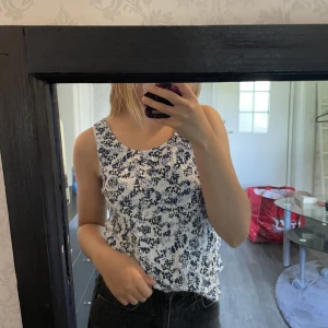 Mönstrat linne - Linne från Cubus. Sparsamt använd.