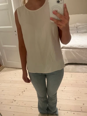 Linne - Vitt/creme linne i tunnt och luftigt material!  