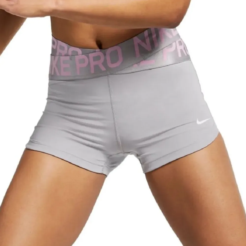 Supersnygga Nike shorts i stl S 💓 I jättebra skick, som nya!. Shorts.