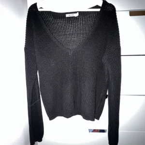 Stickad tröja  - Stickad tröja från NA-KD. I bra skick!!