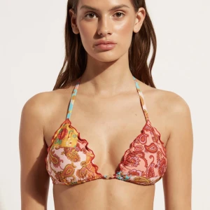 Bikini  - Helt oanvänd bikini med alla lappar kvar ifrån Calzedonia. Både över och underdelen är i storlek 36. Pris för båda är 400