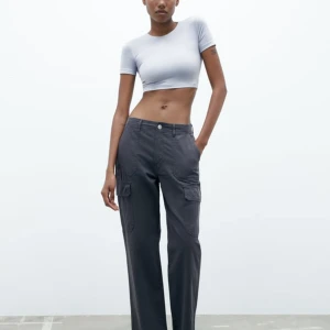 Cargo pants - Säljer dessa mörkblå cargo pants som är använda någon gång 💗