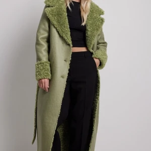 Kappa från NAKD - Otroligt ball knappast använd kappa från NA-KD.   