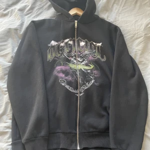 Hoodie - En skön tröja från boohooMAN, storlek (”M” men den är stor i storlek så passar ”L” oxå)