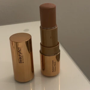 BeautyAct contourstick - Testat den tvågånger men krämprodukter är tyvärr inget för mig. Annars är den jättefin!