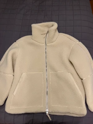 Super mysig Fleecejacka  - Ny med taggar. Varm med hög krage. Perfekt höst jacka!