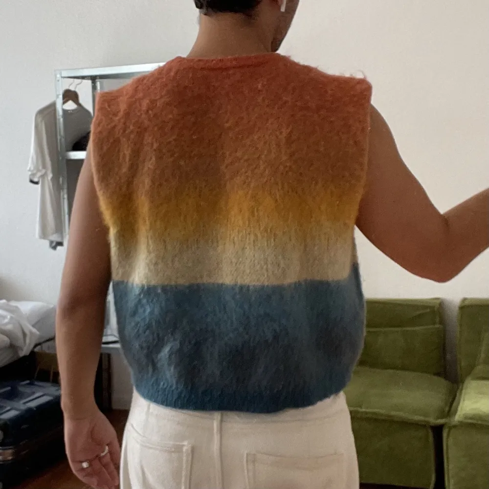 Unisex 50% Mohair vest size M (men) / L (women) this piece might have some inaccuracies regarding, measurements, design or material composition. I put a lot of hard work into the designs and also spent 180$ for each piece to be sampled.. Stickat.