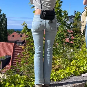 Lowwaist Lee jeans - Ett par Low waist jeans från Lee, bra skick (lite upptrampade längst bak där nere), nypris ca 900kr 💞