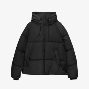 Vinterjacka  - Vinterjacka köpt från pull&bear förra vintern men användes aldrig då den var för stor 💕köpt för 559kr