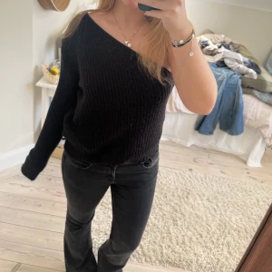 Tröja  - Snygg stickad tröja/ topp som tyvärr är för liten för mig☺️