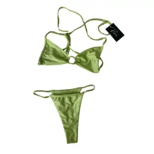 limegrön bikini från romé by falize, aldrig använd då jag köpte fel storlek 😑toppen finns i M & L, underdelen är S 💗