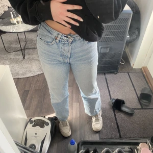 Levis jeans - Fina Levis jeans i modellen ”ribcage straight”. I storlek 27