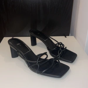 Låga klackar  - Låga klackar från Zara. 