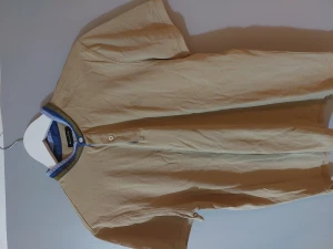 Casual fit - En formell tröja som används en gång. 