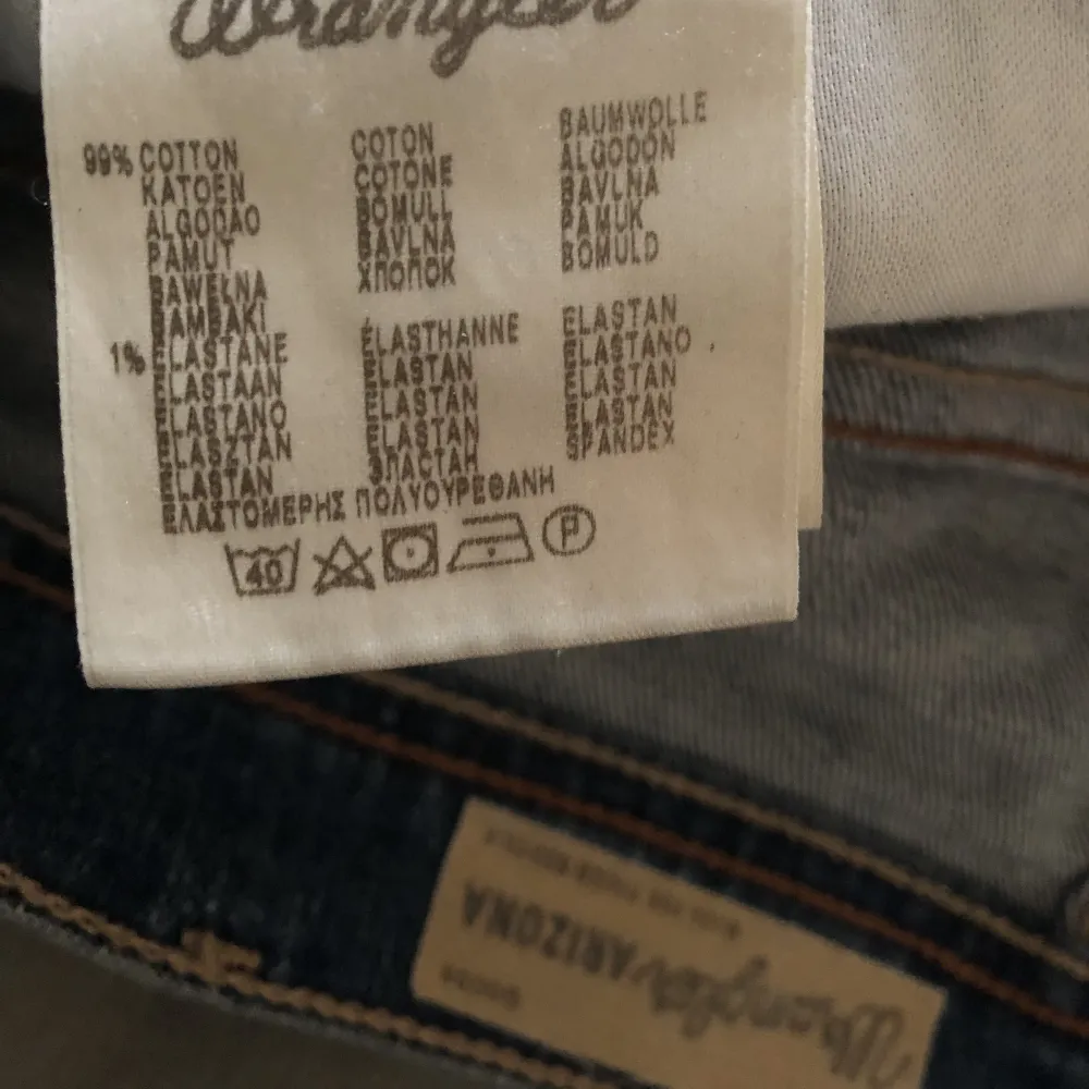 Ett par Wrangler jeans med nästa inget slitage, fråga gärna efter fler bilder.. Jeans & Byxor.