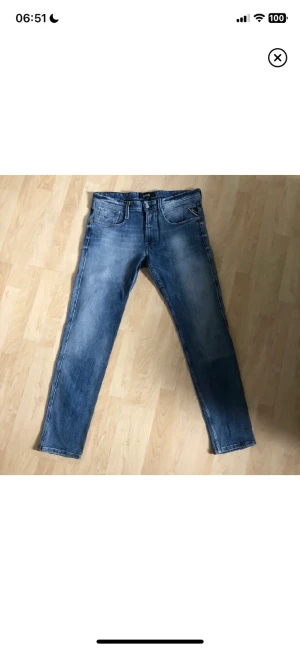 Asfeta replay jeans - Säljer dessa assnygga replay jeans då jag köpt dem men de inte passade. Skick 9/10