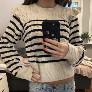 Tjock tröja  - Nästan helt nya super söta tjock tröja fårn Lindex 