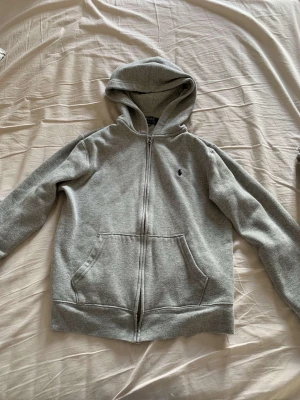 Ralph lauren  - Säljer en Ralph Lauren huddie  Ny skick! 
