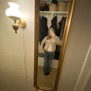 Stickad kofta - En supersnygg kofta, köpt för 450kr Knappt använd!!