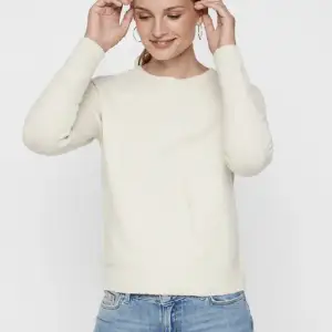 En stickad tröja från vero Moda, säljer då den inte passar min stil. Är lite nopprig på framsidan (kontakta mig för bild) 💞