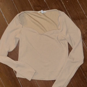 Beige stickad tröja - Snygg beige stickad tröja från Hm som ej kommer till användning längre!