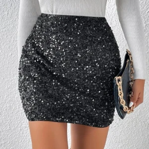 Paljett kjol - Jätte snygg paljet kjol i svart kommer tyvärr inte till användning endast provat den köpt för 140kr