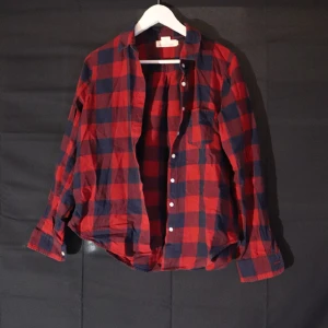 Rödrutig skjorta  - Gott skick 