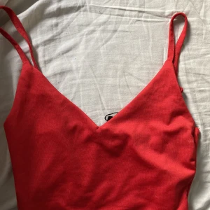 Topp - Rött linne storlek xxs 