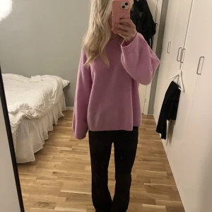 Kostymbyxor  - Supersnygga kostymbyxor från Bikbok i modellen ”Vilma” i mid-rise 🤍använda fåtal gånger 