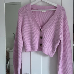 Kofta  - Rosa kofta i nytt skick, storlek S Nypris: 299